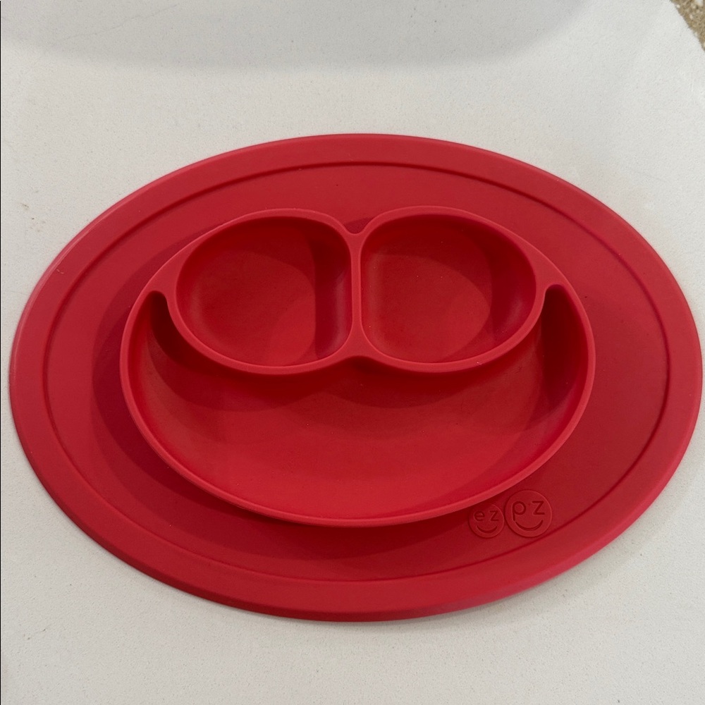 EZPZ Red Silicone Suction Plate